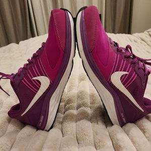 Nike Dual Fusion X tennis shoes in fusia/purple